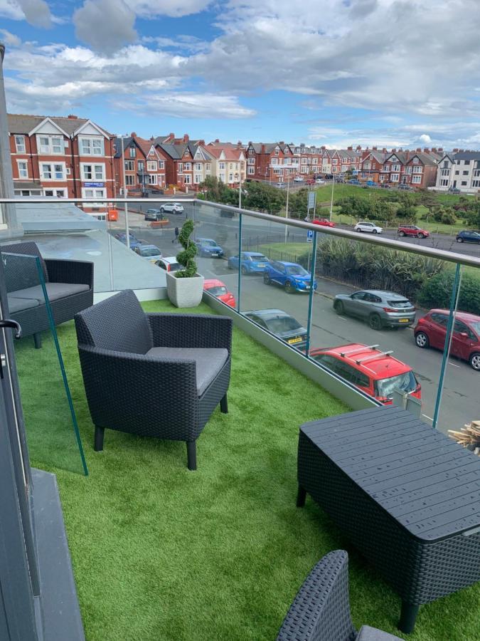 Willshaw Suites For Families Over 25 Only Blackpool Exterior photo